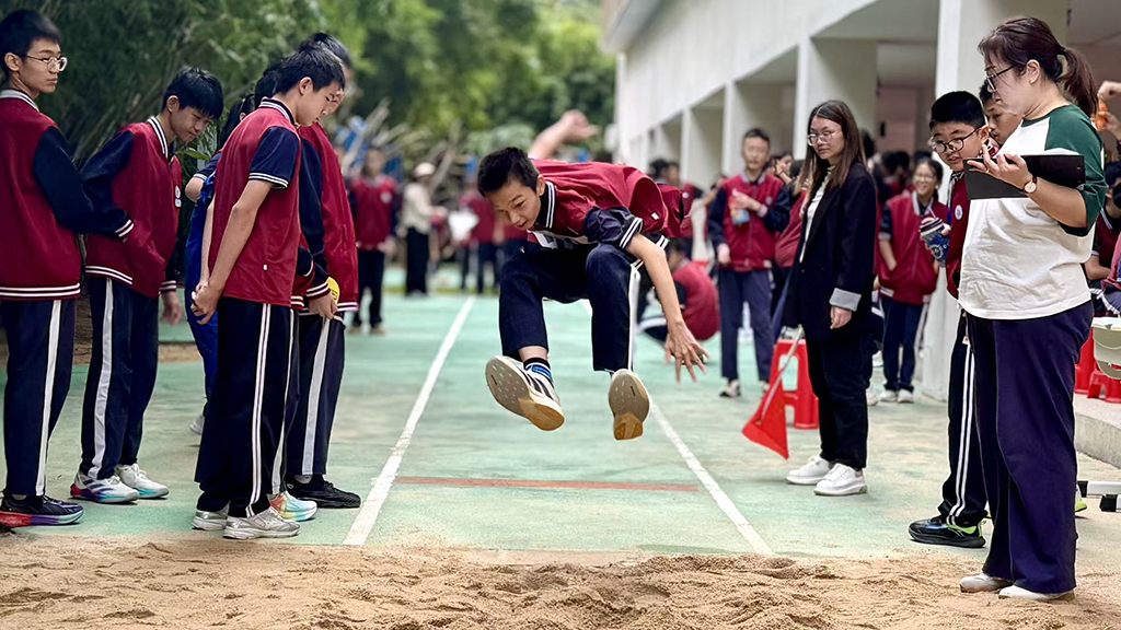 2025年秋季学期海口寰岛中学田径运动会精彩瞬间(3)