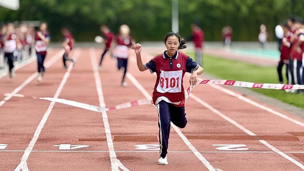 2025年秋季学期海口寰岛中学田径运动会精彩瞬间(5)